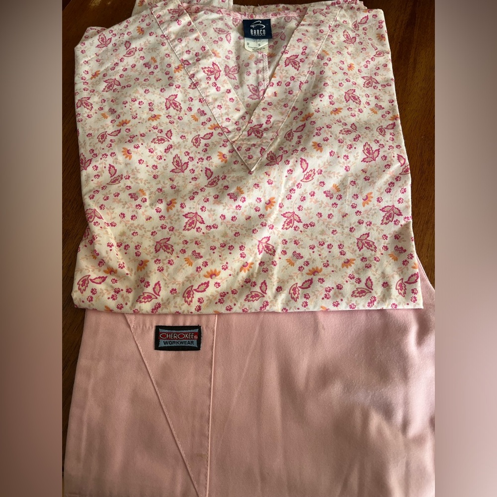 Light Pink Floral Scrub Set. Size Small